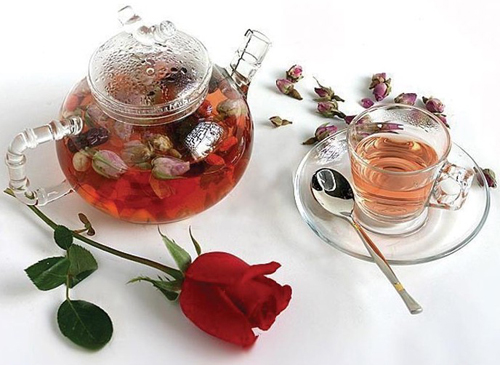 女性经期喝玫瑰花茶 可预防抑郁